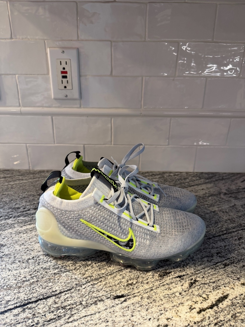 Youth Nike Air VaporMax Flyknit Wolf Grey Volt DB1550-005 Size 6/Women’s 7.5